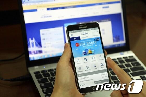 본문 이미지 - 에어부산, 항공권 10초안에 예약할 수 있는 모바일앱 개편(에어부산 제공)ⓒ News1