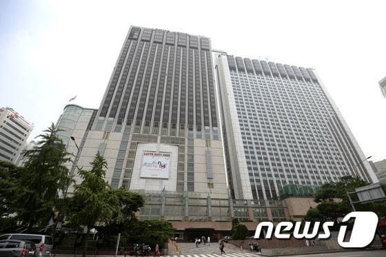 본문 이미지 - 11일 서울 중구 롯데 본사와 백화점, 호텔. 2015.8.11/뉴스1 ⓒ News1 안은나 기자