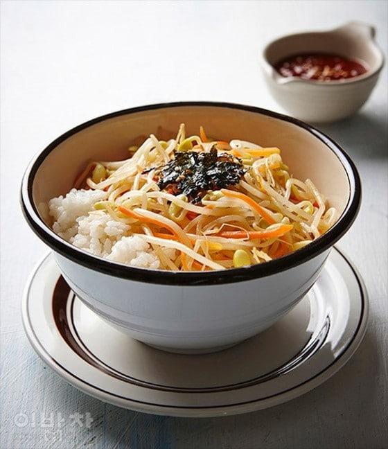본문 이미지 - 콩나물 비빔밥 (사진 및 레시피=이밥차)