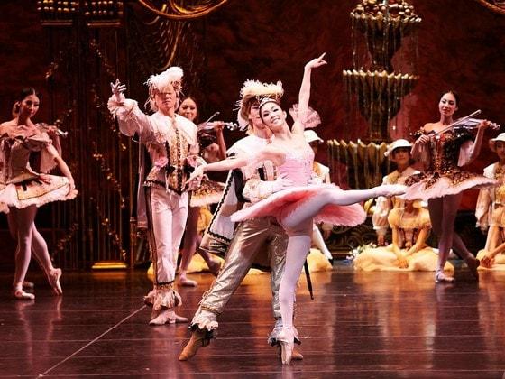 본문 이미지 - 잠자는 숲속의 미녀 - 1막 로즈 아다지오(김채리) ⓒ 유니버설발레단