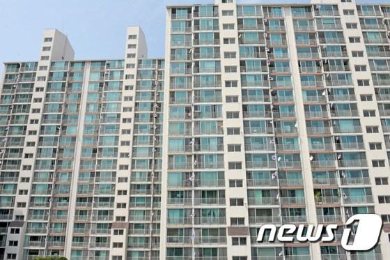 본문 이미지 - 강원도 소재 아파트 전경(자료사진) 2015.8.15/뉴스1 ⓒ News1 서근영 기자