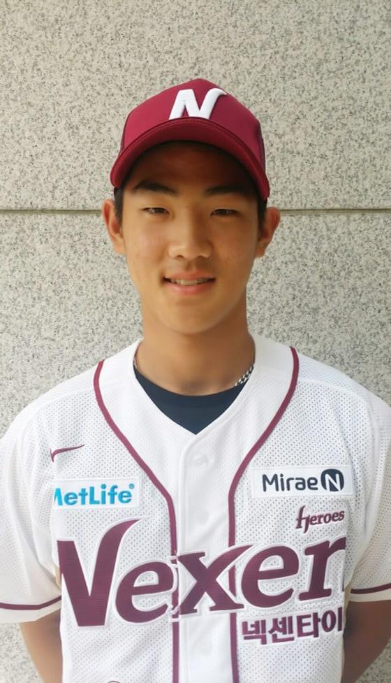 본문 이미지 - 넥센 히어로즈가 2016년 신인 1차 지명 대상자인 서울고 포수 주효상과 계약을 마쳤다. (넥센 히어로즈 제공)
