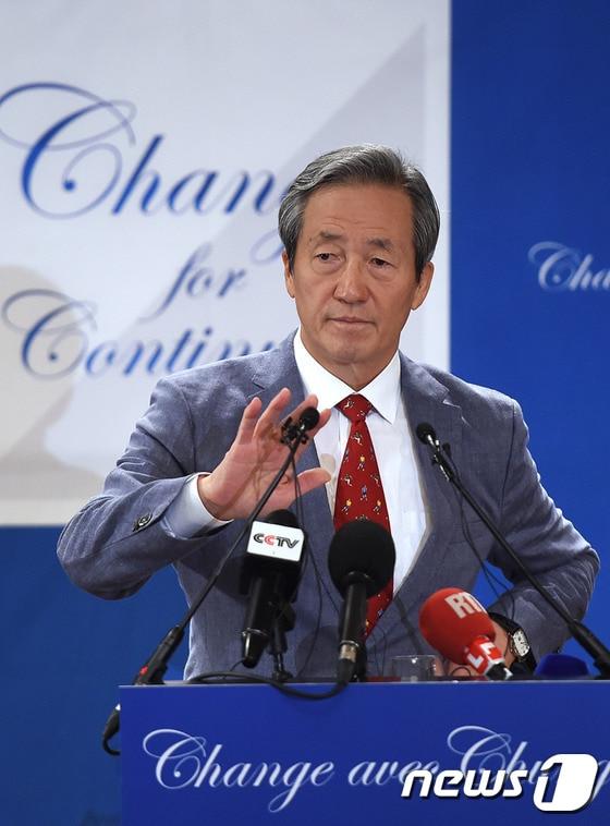 본문 이미지 - 차기 FIFA 회장 선거 출마를 선언한 정몽준 대한축구협회 명예회장. ⓒ AFP=News1