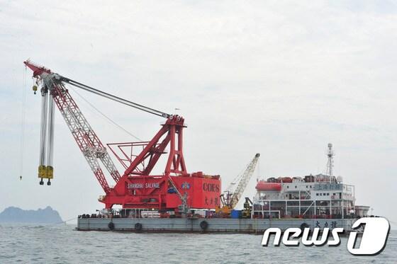 본문 이미지 -  세월호 인양 선단/사진=뉴스1 DBⓒ News1