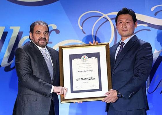 본문 이미지 - 전기영 용인대 교수(오른쪽)가 한국인 최초로 국제유도연맹 명예의 전당'에 헌액됐다. (국제유도연맹 홈페이지) ⓒ News1