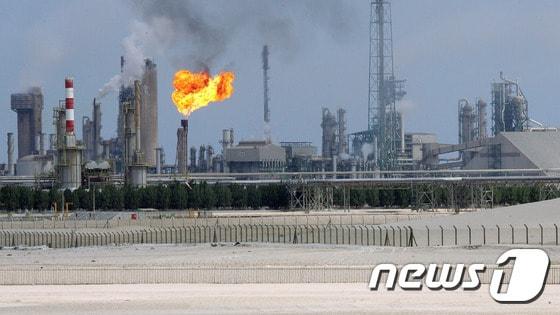 본문 이미지 - 중동 산유국인 카타르 유전지대 모습. ⓒAFP=뉴스1  