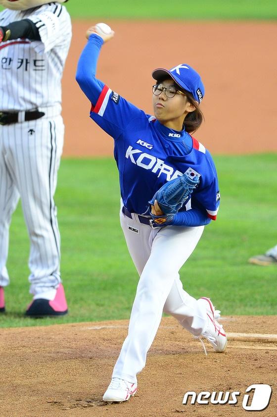 본문 이미지 - 한국 여자 야구대표팀 김라경. 2015.8.27/뉴스1 ⓒ News1 민경석 기자