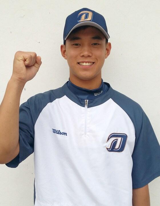 본문 이미지 - 경기고 출신 우완 투수 겸 유격수 박준영이 3일 NC 다이노스와 계약금 2억원에 도장을 찍었다. ⓒ News1