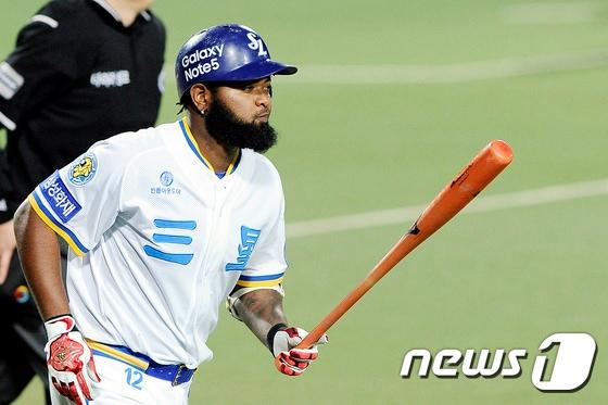 본문 이미지 - 삼성 라이온즈 나바로.2015.8.30/뉴스1 ⓒ News1 이종현 기자