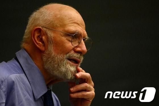 본문 이미지 - 미국의 저명 의학자 겸 작가 올리버 색스가 30일(현지시간) 82세를 일기로 타계했다. ⓒ AFP=뉴스1