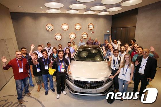 본문 이미지 - 현대자동차는 전 세계 37개국 딜러 사장단 235명을 국내로 초청해 8일부터 11일까지 역대 최대 규모의 '글로벌 신규 딜러대회'를 개최했다.ⓒ News1