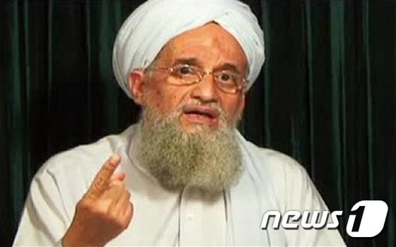 본문 이미지 - 알카에다의 지도자인 아이만 알자와히리 .ⓒ AFP=뉴스1 자료 사진