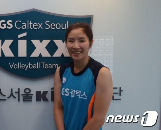 본문 이미지 - GS칼텍스 주전 리베로 나현정은 최근 국가대표로 2015 FIVB 월드컵을 경험하며 많은 것을 깨달았다. 계속 발전하고 있는 그는 더 큰 꿈을 꾸고 있다. ⓒ News1