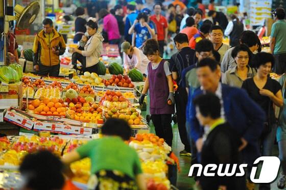 본문 이미지 - 농산물도매시장의 모습.(자료사진) ⓒ News1 이승배 기자