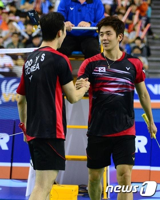 본문 이미지 - 배드민턴 남자복식 세계랭킹 1위 이용대와 유연성. 2015.9.20/뉴스1 ⓒ News1 양동욱 기자