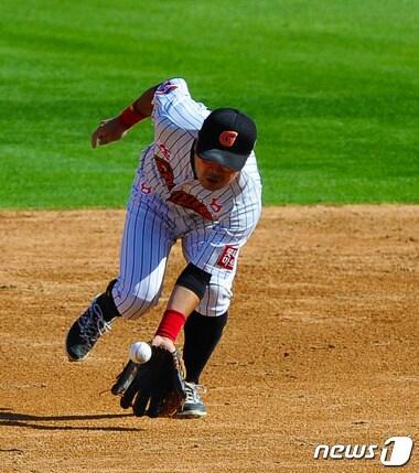 본문 이미지 - 롯데 자이언츠 유격수 문규현. /뉴스1 ⓒ News1 이승배 기자