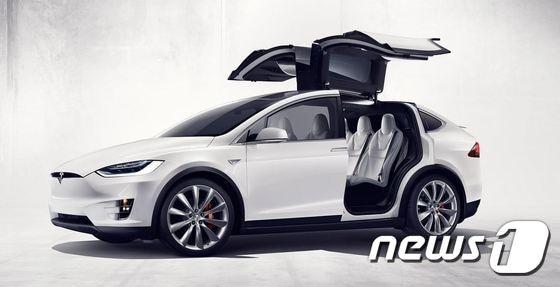 본문 이미지 - 테슬라 첫번째 SUV '모델X'(테슬라 홈페이지 캡쳐)ⓒ News1