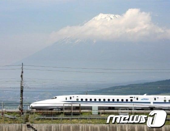 본문 이미지 - 일본 고속철 신칸센. ⓒ AFP=뉴스1