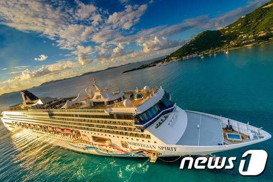 본문 이미지 - 노르웨이지안 크루즈 라인은 크루즈 일정을 예약하는 승객에게 최대 4개의 혜택을 모두 누릴 수 있는 ‘프리 엣 시’ 프로그램을 진행한다. (NCL한국사무소 제공)ⓒ News1travel