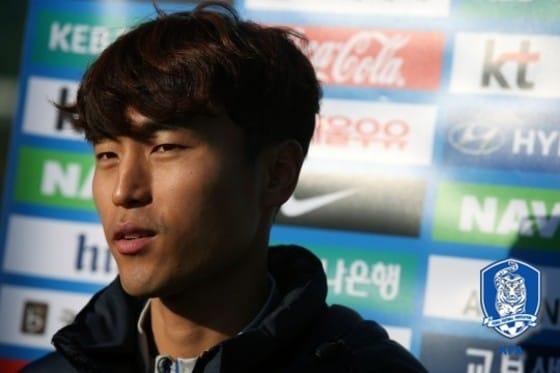 본문 이미지 - 문창진이 일본과의 결승전 역전패를 아쉬워하며 리우 올림픽에서 다시 만나 복수하고 싶다는 뜻을 전했다. (대한축구협회 제공) ⓒ News1
