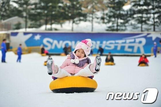본문 이미지 - 에버랜드 스노우 버스터 '뮌히'유아썰매ⓒ News1