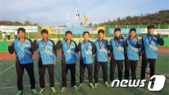 본문 이미지 - 순천시청 정구단. 왼쪽부터 순천시청 선수 조하윤, 정지웅, 조성제, 김동훈, 김우주, 박상민, 김영, 정인호 선수.(순천시 제공)2016.10.14/뉴스1 ⓒ News1 지정운 기자