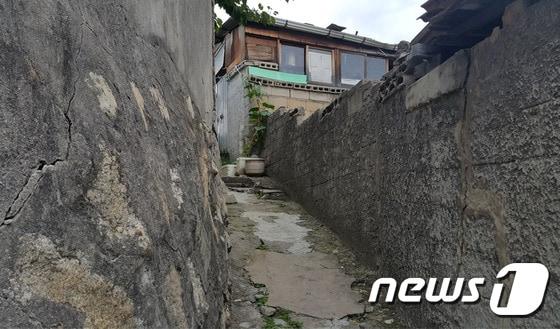 본문 이미지 - 강원 춘천시 소양로 골목길 모습. (뉴스1 DB)