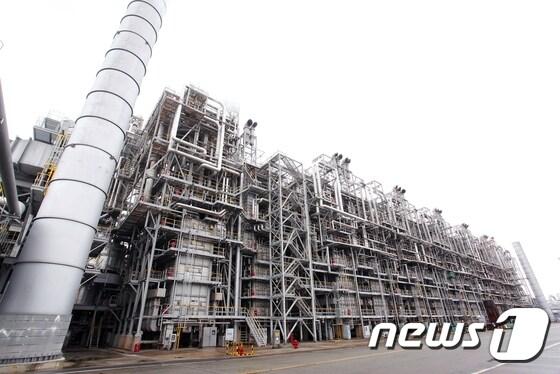 본문 이미지 - LG화학의 NCC 설비 전경. ⓒ News1