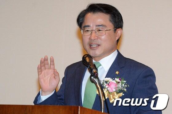 본문 이미지 - 최경환 국민의당 의원. 2016.10.15/뉴스1 ⓒ News1 황희규 기자