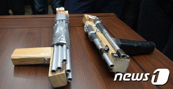 본문 이미지 - 오패산터널 경찰관 총격 사건에 이용된 총기. 뉴스1 자료사진. ⓒ News1 황기선 기자