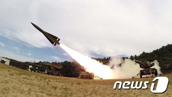 본문 이미지 - 호크 미사일 발사 모습. (공군본부 제공) 2016.10.20/뉴스1 ⓒ News1 추연화 기자