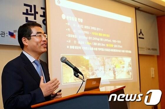 본문 이미지 - 지난 19일 서울 롯데호텔에서 열린 ‘제2차 관광정책 언론인 컨퍼런스’에서 양기대 시장이 광명동굴 성공사례에 대해 발표하고 있다.ⓒ News1