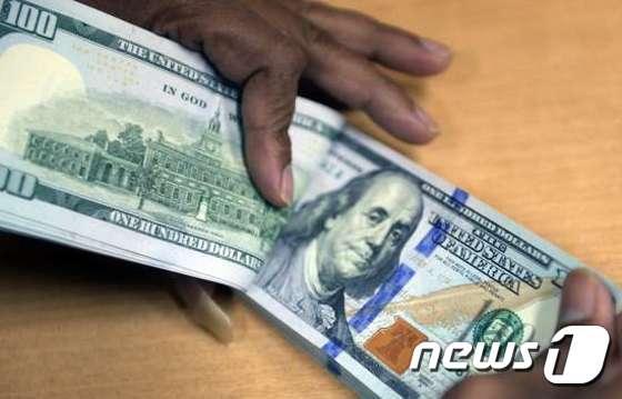 본문 이미지 - 100달러짜리 지폐ⓒ AFP=News1