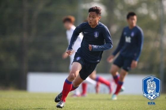 본문 이미지 - 백승호가 대한축구협회와의 인터뷰에서 최근 끝난 AFC U-19 챔피언십에 출전하지 못했던 것은 자신의 체력이 부족했기 때문이라고 밝혔다. (대한축구협회 제공) ⓒ News1