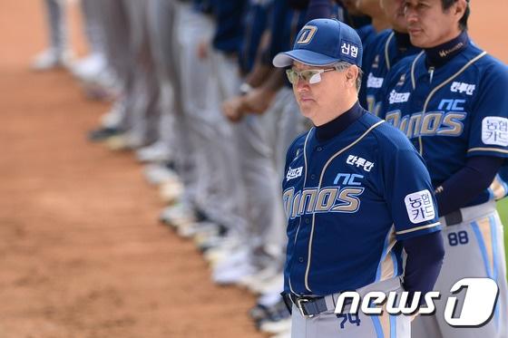 본문 이미지 - NC 다이노스가 김경문 감독과 3년 재계약을 맺었다. /뉴스1 ⓒ News1 임세영 기자