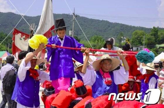 본문 이미지 - 삼동굿놀이 장면(문화재청 제공)