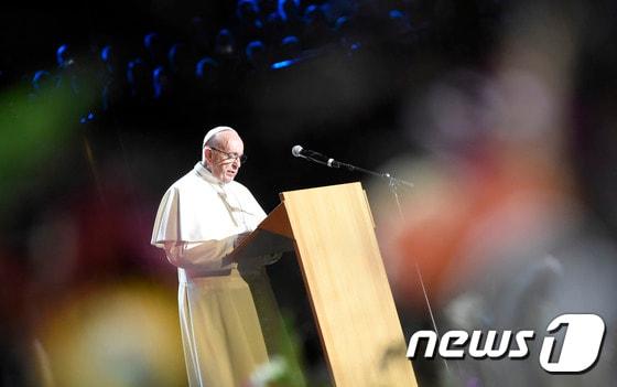 본문 이미지 - 프란치스코 교황이 31일(현지시간) 스웨덴 남부 룬드에서 열린 종교개혁 500주년 기념식에 참석했다. ⓒ AFP=뉴스1