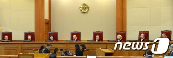 본문 이미지 - 박한철 헌법재판소 소장과 헌법재판관들. /뉴스1 ⓒ News1 황기선 기자