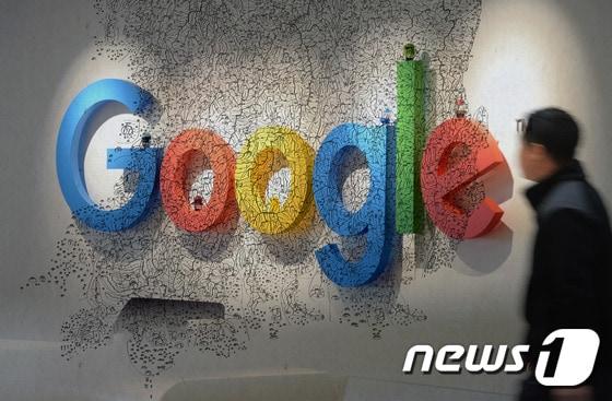 본문 이미지 - 경기도 수원시 국토지리정보원 지도박물관 내 대동여지도와 강남구 구글코리아 본사 모습. &#40;레이어합성&#41;/뉴스1 ⓒ News1 이재명,최현규 기자