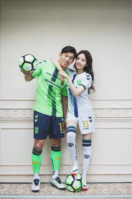 본문 이미지 - 전북의 미드필더 김보경이 미모의 재원과 화촉을 밝힌다. (전북현대 제공) ⓒ News1