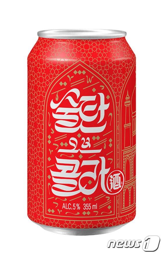 본문 이미지 - 보해양조가 '19금 콜라'를 표방하며 출시한 '술탄오브콜라酒'. 대중에게 익숙한 콜라 맛에 스코틀랜드산 위스키 원액을 첨가해 톡톡 쏘는 청량감에 고급 풍미가 특징이다.(보해양조 제공) 2016.11.7ⓒ News1