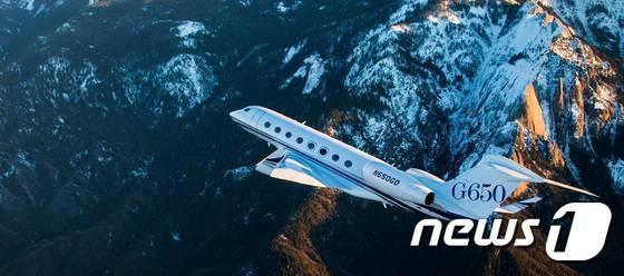 본문 이미지 - LG전자가 새 전용기로 도입한 미국 걸프스트림사의 'G650'기종. ⓒ News1