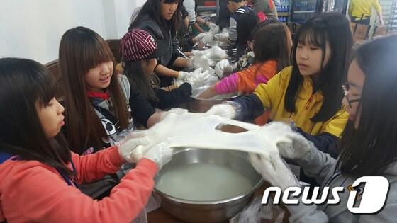 본문 이미지 - 공주치즈스쿨에서 치즈마스터 직업체험 모습ⓒ News1