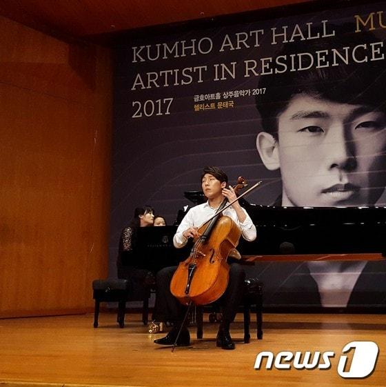 본문 이미지 - 첼리스트 문태국(오른쪽)과 아내인 피아니스트 노예진(왼쪽)  ⓒ News1 DB