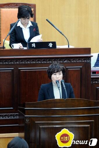 본문 이미지 - 5분 자유발언을 하고 있는 이숙애 의원. ⓒ News1