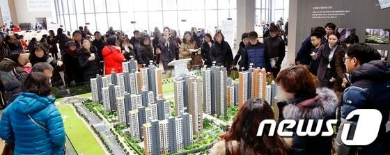 본문 이미지 - 아파트 분양현장 모습(뉴스1 자료사진)ⓒ News1