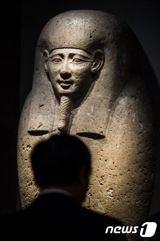 본문 이미지 - 19일 서울 용산구 국립중앙박물관에서 세계 4대 문명 가운데 하나인 이집트 문명을 소개하는 특별전 '이집트 보물전-이집트 미라 한국에 오다' 언론공개회가 열리고 있다. 2009년 특별전 '파라오와 미라'에 이어 두번째로 열리는 이번 이집트 문명전은 미국 뉴욕의 브루클린박물관 소장품 229점을 국내에 소개한다. 고대 이집트의 사람과 동물 미라를 비롯해 화려하게 꾸민 관, 다양한 조각, 장신구 등을 선보인다. 전시는 2017년 4월9일까지. 2016.12.19/뉴스1 ⓒ News1 유승관 기자