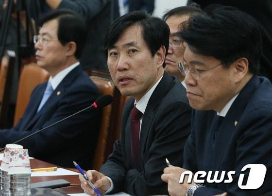 본문 이미지 - 하태경 새누리당 의원이 19일 국회에서 청문회 위증 교사 의혹 관련해 열린 박근혜 정부의 최순실 등 민간인에 의한 국정농단 의혹사건 진상규명을 위한 국정조사 특별위원회 전체회의에서 발언하고 있다. .2016.12.19/뉴스1 ⓒ News1 송원영 기자