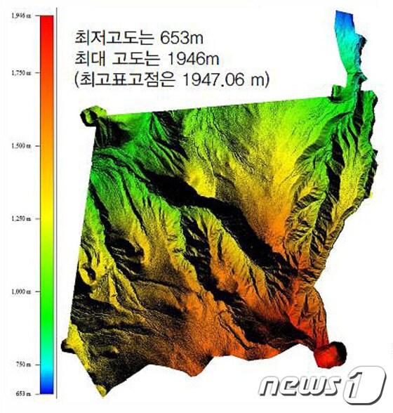 본문 이미지 - 남한 최고봉인 제주 한라산의 높이가 기존에 알려진 1950m 보다 3m 낮은 것으로 다시 확인됐다.&#40;제주도 세계유산본부 제공&#41; ⓒ News1