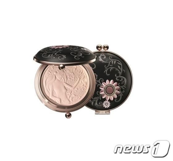 본문 이미지 - <사진=데코르테 마르셀 원더스 컬렉션 페이스 파우더>ⓒ News1